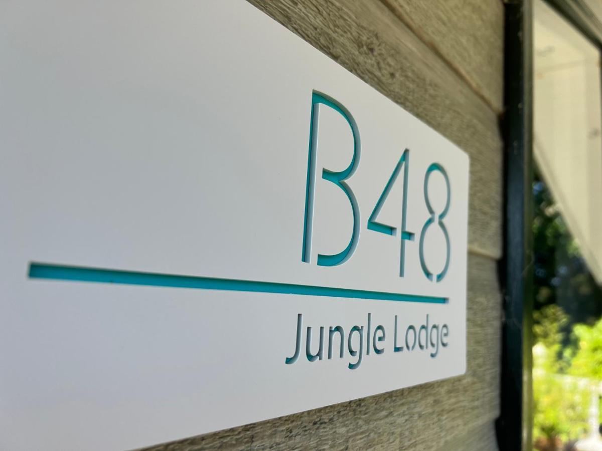 Jungle Lodge Lymington Exterior photo